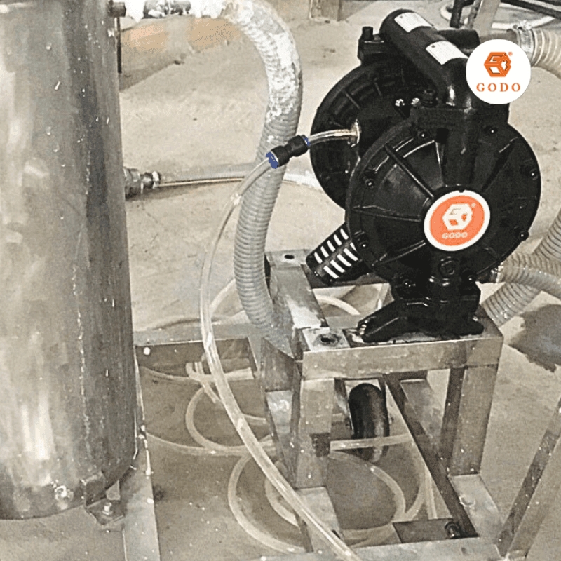 Máy bơm sơn nước GODO kết hợp máy lọc sơn