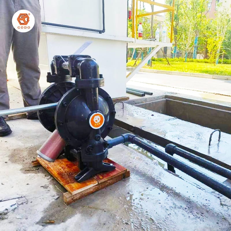 Máy bơm màng khí nén bơm nước thải
